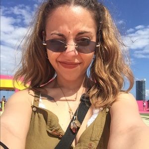 Meet your Posher, Simay